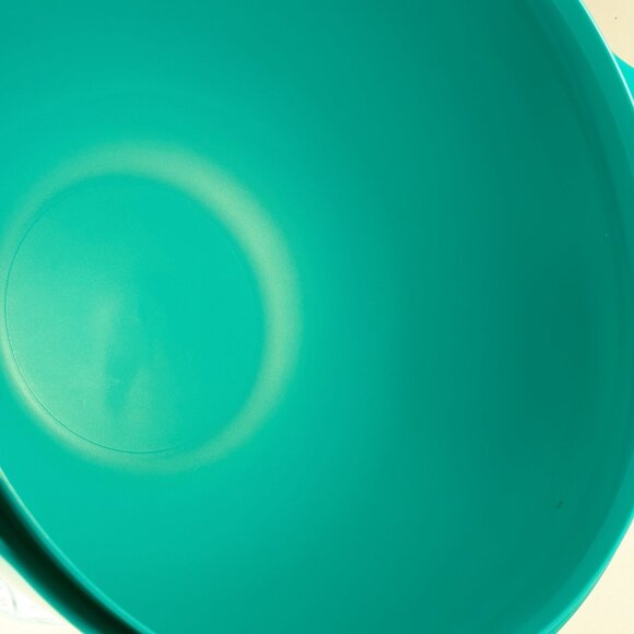 Retired 10L TUPPERWARE Thatsa Mega Bowl, large mixing bowl Teal / light blue - Picture 2 of 9